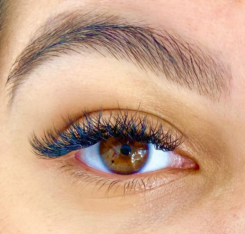 Extensão de cílios fio a fio — resultado natural no My Face Studio